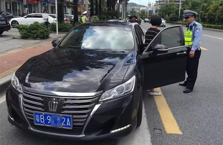 珠海駕車撞行人的原因|政策釋義解釋落實(shí),珠海駕車撞行人原因探究，政策釋義、解釋與落實(shí)的重要性